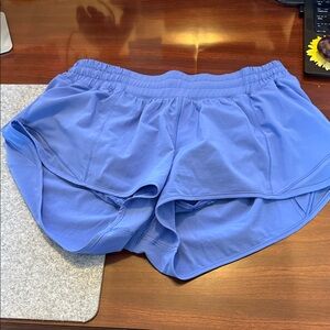 Lululemon hotty hot shorts. 2.5 inch. Size 8